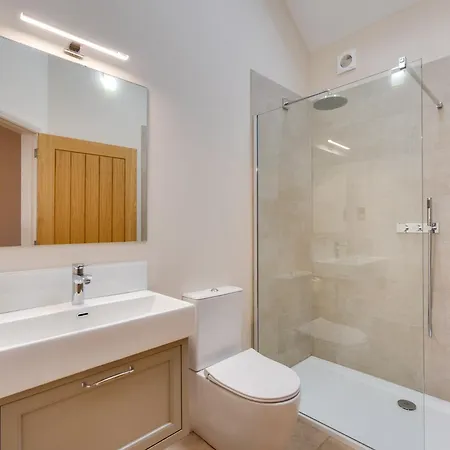 4 Bed In Bedale 80704 *