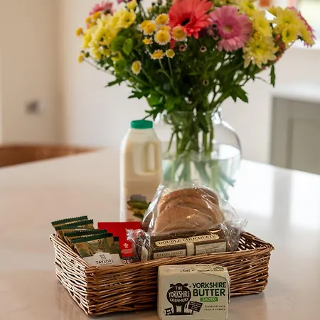 4 Bed In Bedale 80704 度假居 *